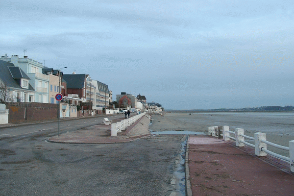 Devant le poste SNSM, zone urbanisée de le Crotoy, l’estran sableux a fortement baissé